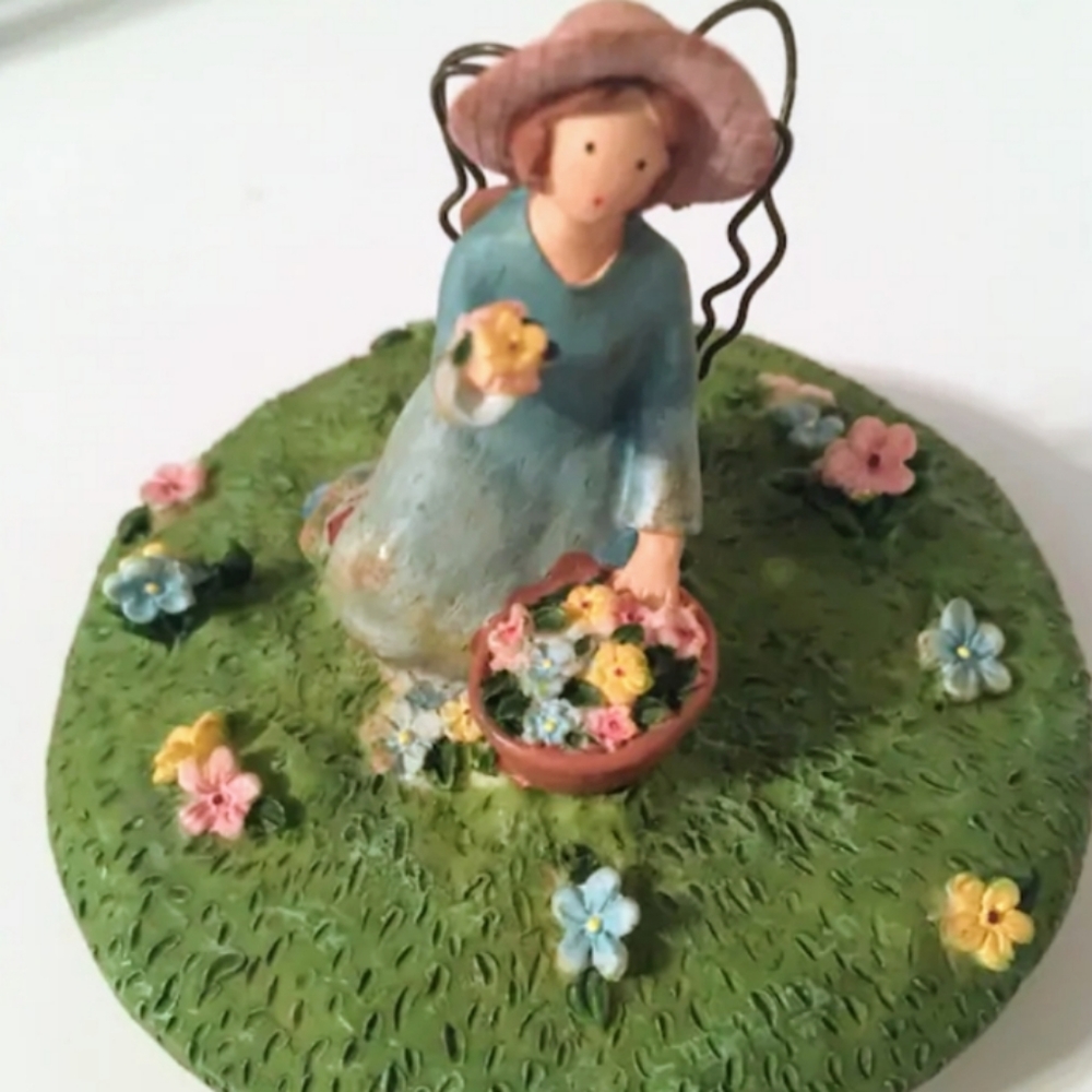 NWOT Yankee Angel Candle Topper.